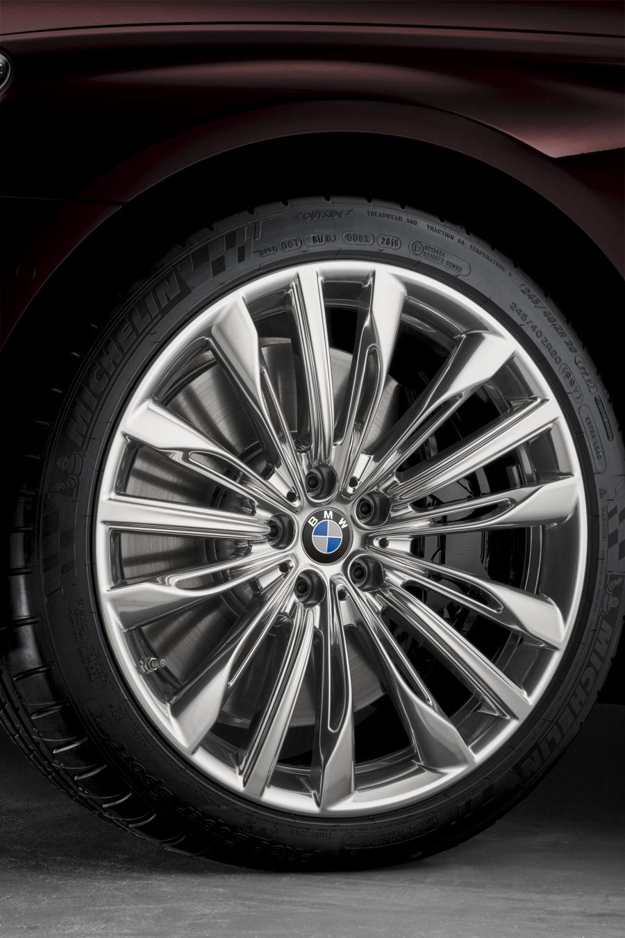 Колеса BMW M760Li xDrive V12 Excellence (G12) 2017 года  (WW) (фото 9 из 40)